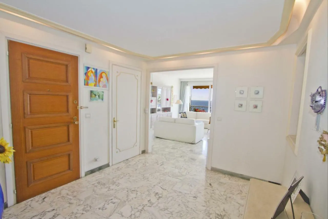 Promenade Holiday - Sea Front Palatin Nice Apartment