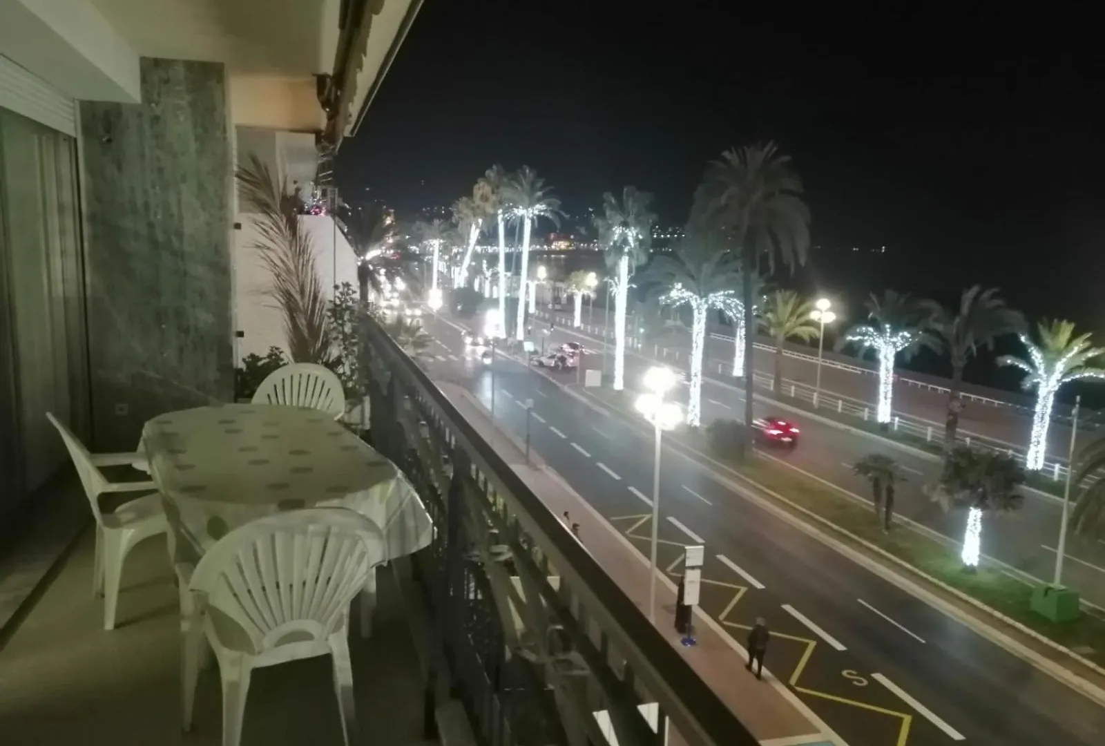 Promenade Holiday - Sea Front Palatin Nice Apartment