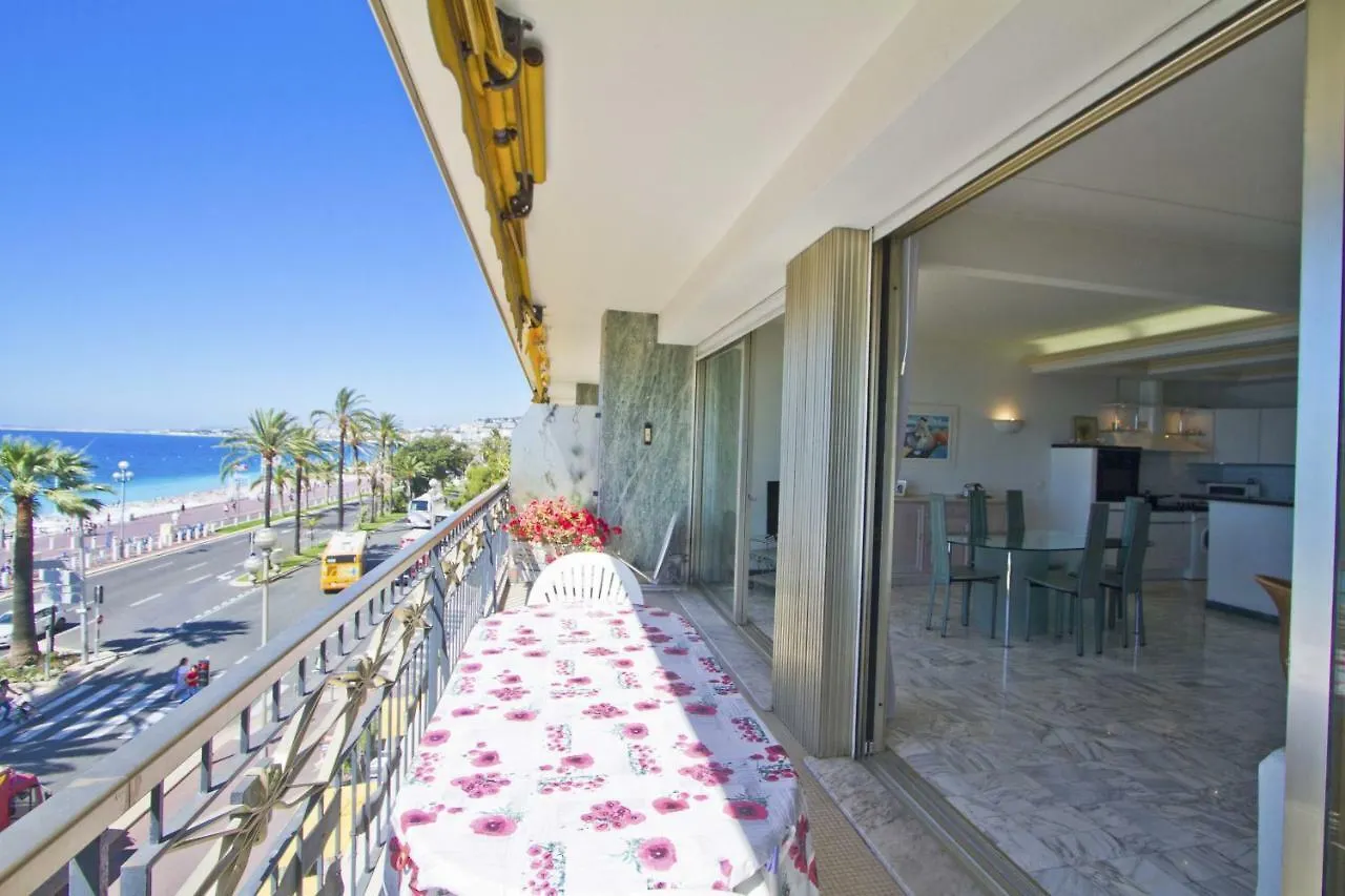 Promenade Holiday - Sea Front Palatin Nizza Apartment